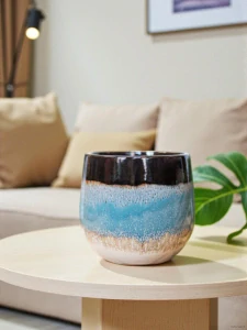 Oblý květináč — moře