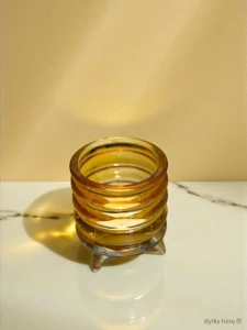 Svícen na nožkách oranžový