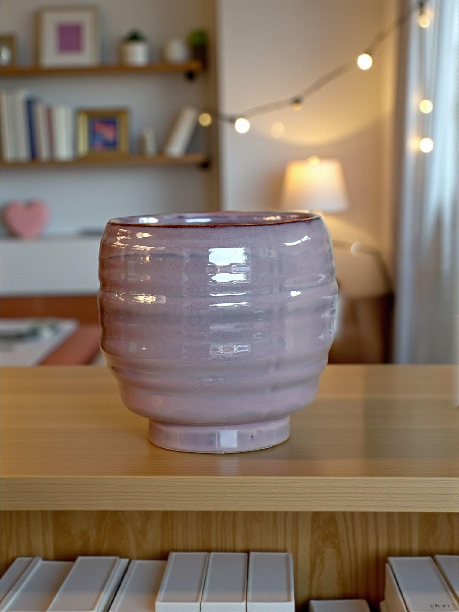 Fialový keramický obal