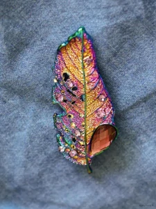 Brož ve tvaru listu