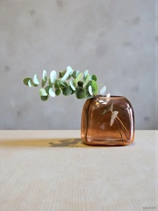 Skleněná váza světle hnědá 