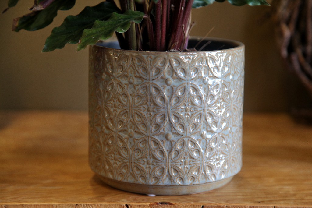 Kameninový obal na květináč s ornamenty